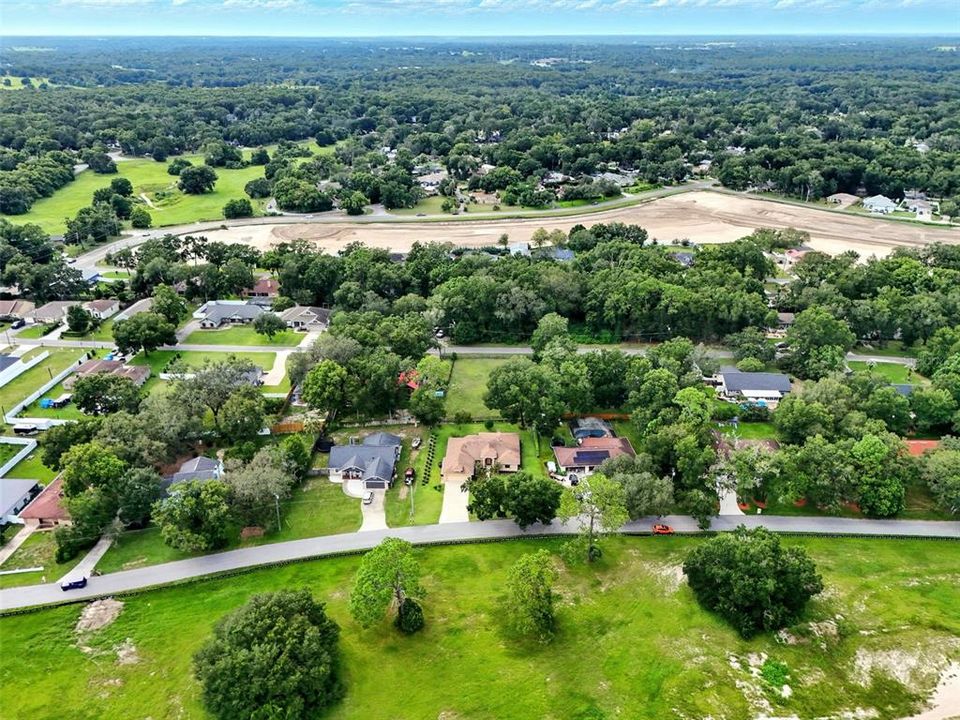 Под контрактом: $420,000 (3 спален, 2 ванн, 2000 Квадратных фут)