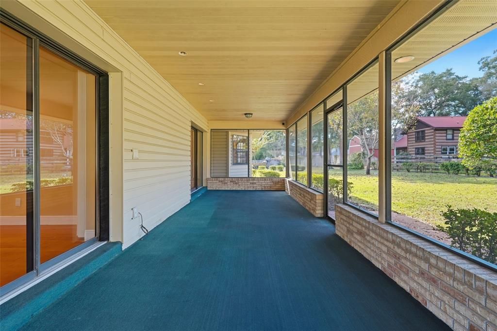 Под контрактом: $420,000 (3 спален, 2 ванн, 2000 Квадратных фут)