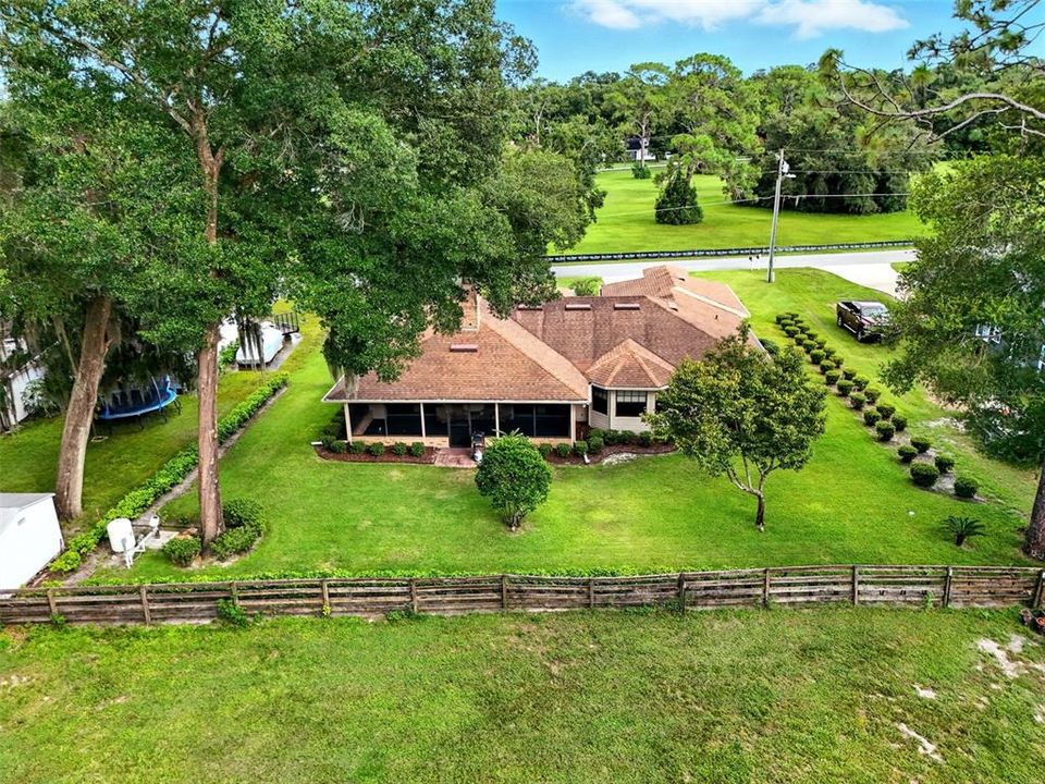 Под контрактом: $420,000 (3 спален, 2 ванн, 2000 Квадратных фут)