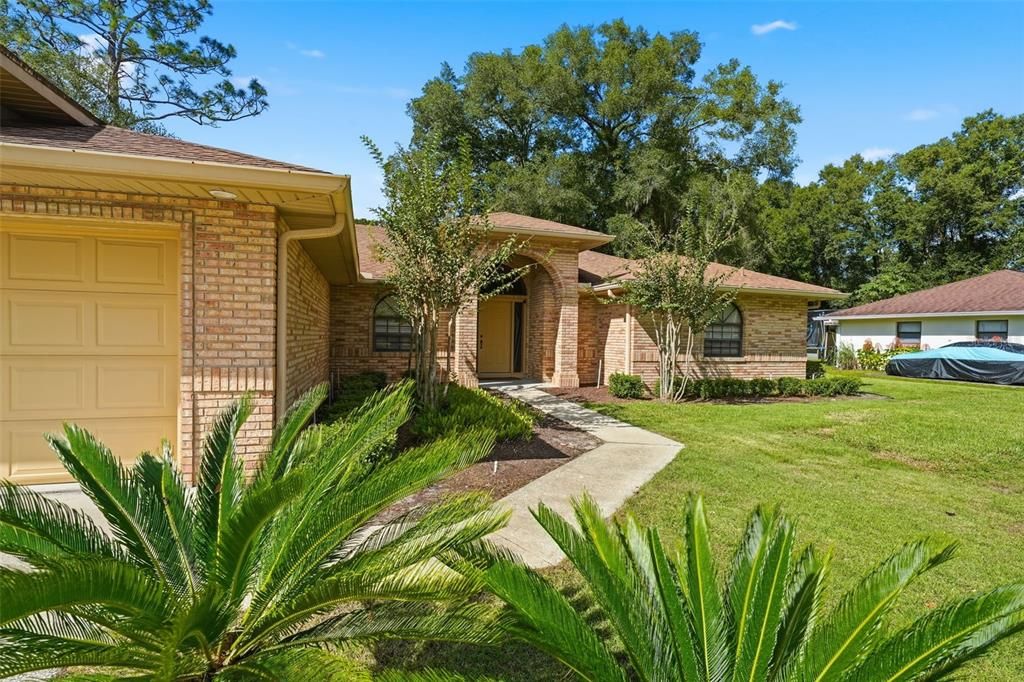 Под контрактом: $420,000 (3 спален, 2 ванн, 2000 Квадратных фут)