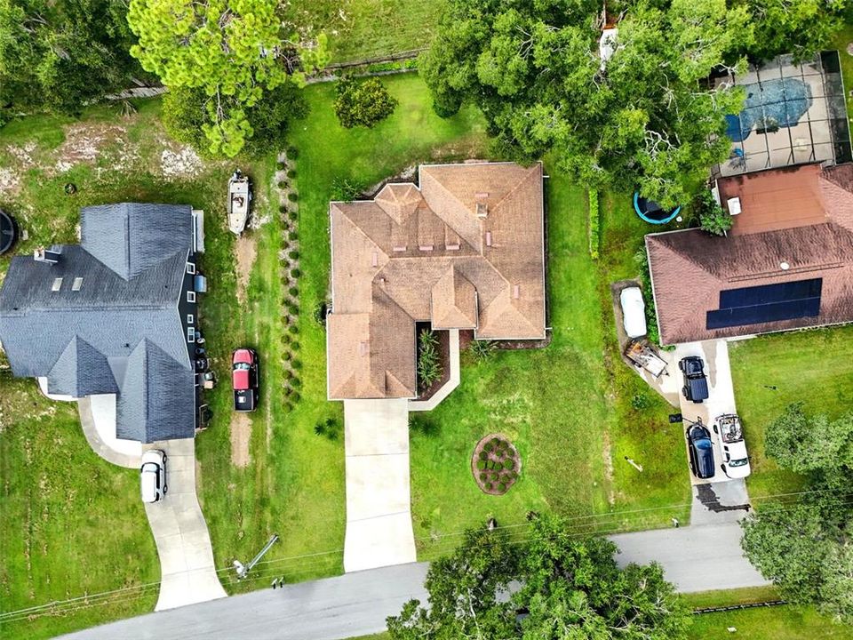 Под контрактом: $420,000 (3 спален, 2 ванн, 2000 Квадратных фут)