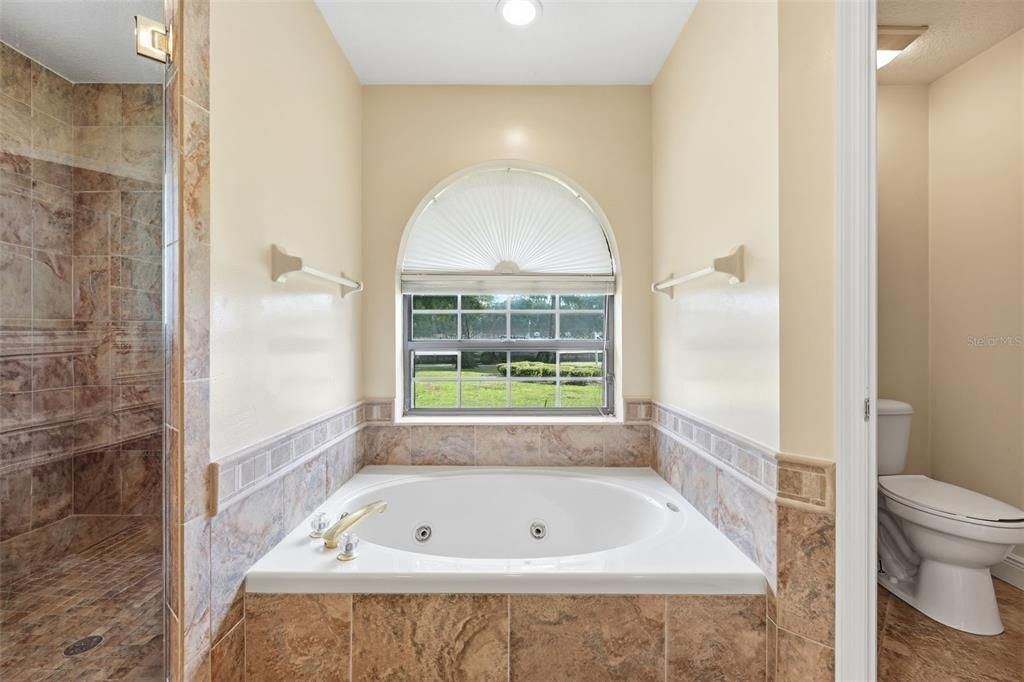 Под контрактом: $420,000 (3 спален, 2 ванн, 2000 Квадратных фут)