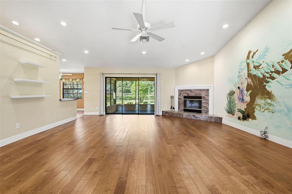 Под контрактом: $420,000 (3 спален, 2 ванн, 2000 Квадратных фут)