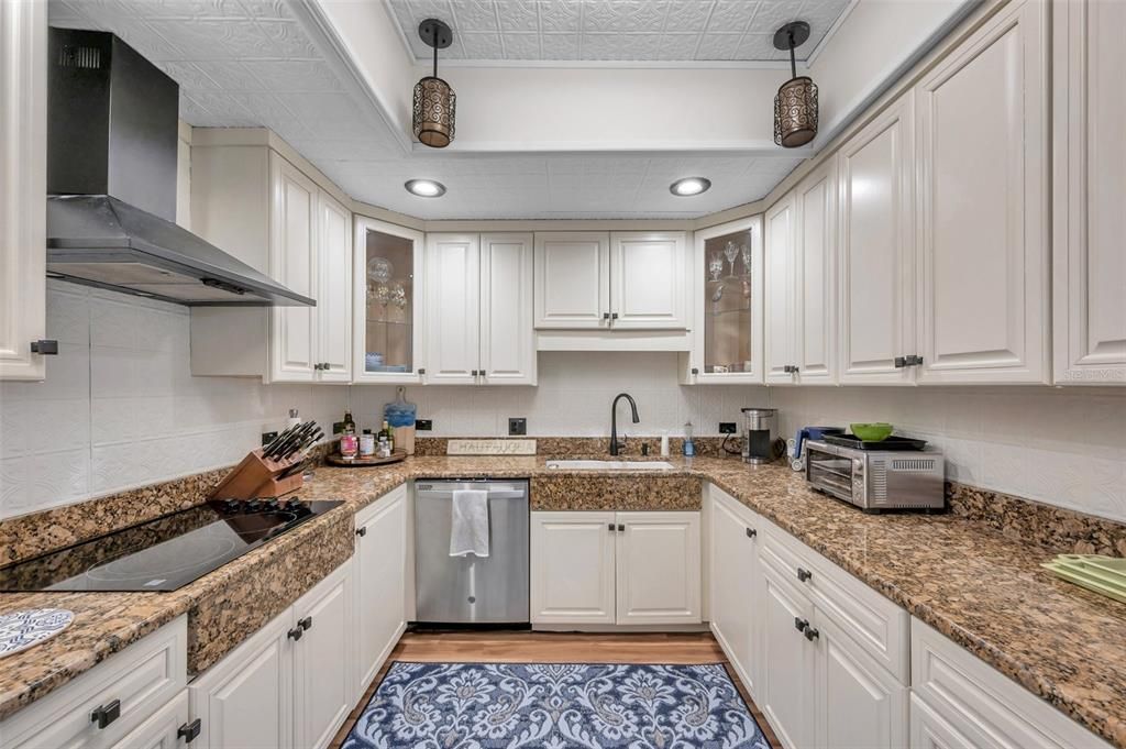 Activo con contrato: $3,950 (1 camas, 1 baños, 1320 Pies cuadrados)