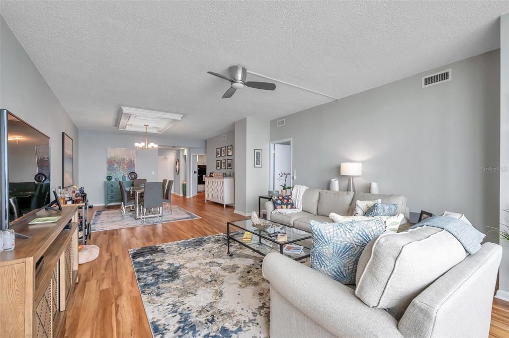 Activo con contrato: $3,950 (1 camas, 1 baños, 1320 Pies cuadrados)