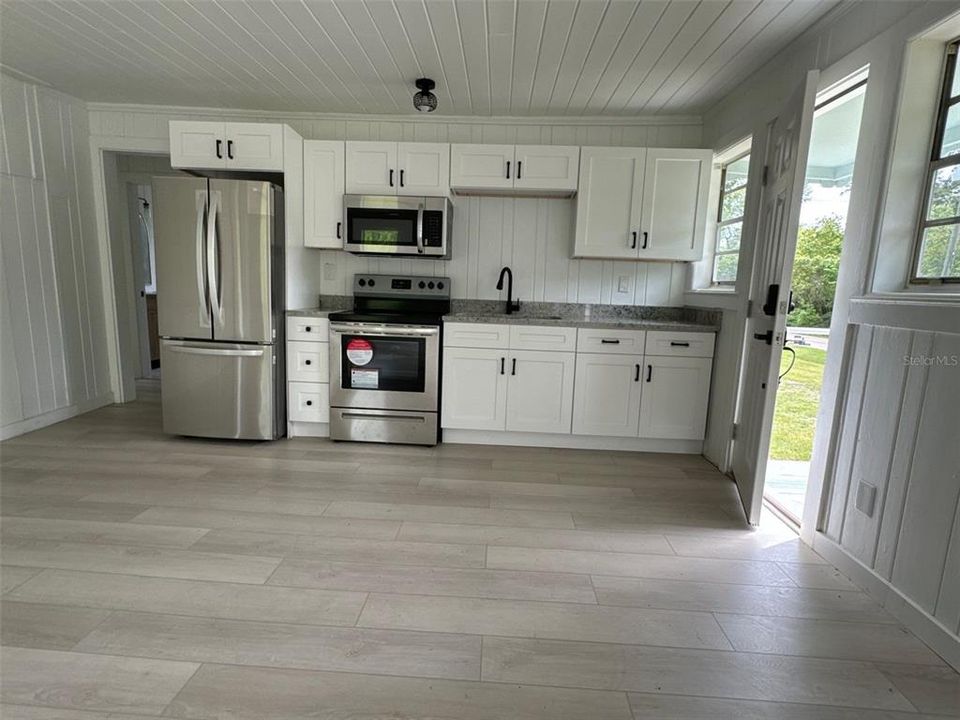 待售: $115,000 (2 贝兹, 1 浴室, 800 平方英尺)