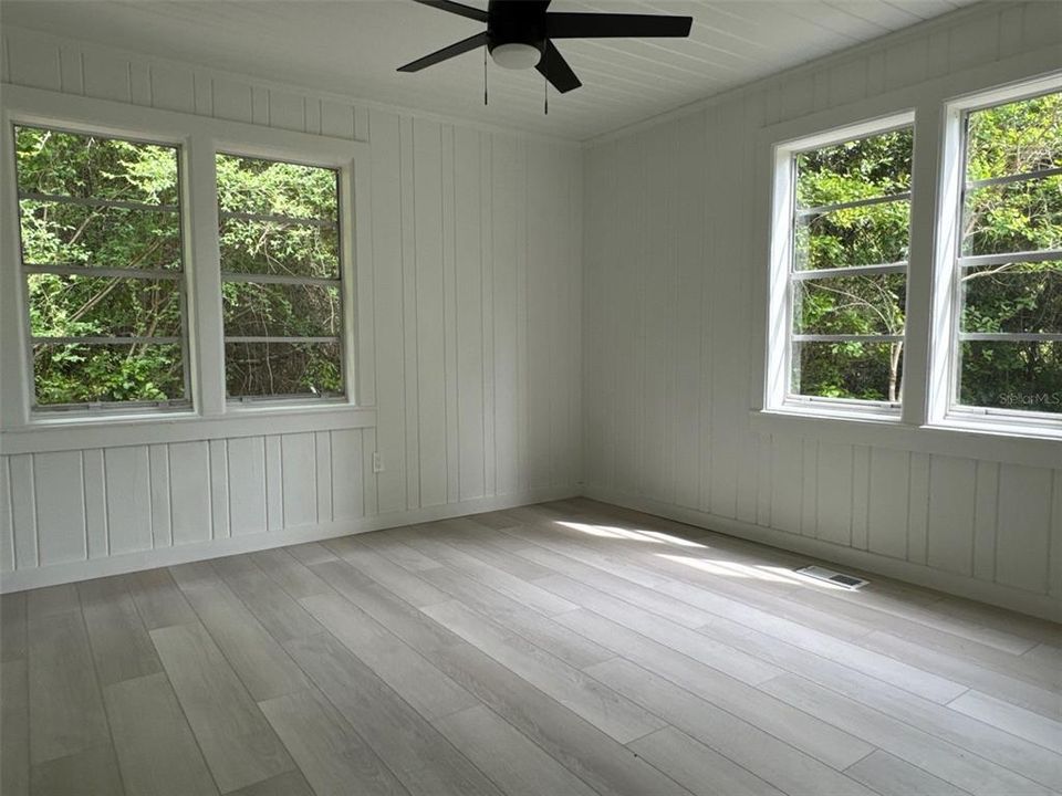 待售: $115,000 (2 贝兹, 1 浴室, 800 平方英尺)