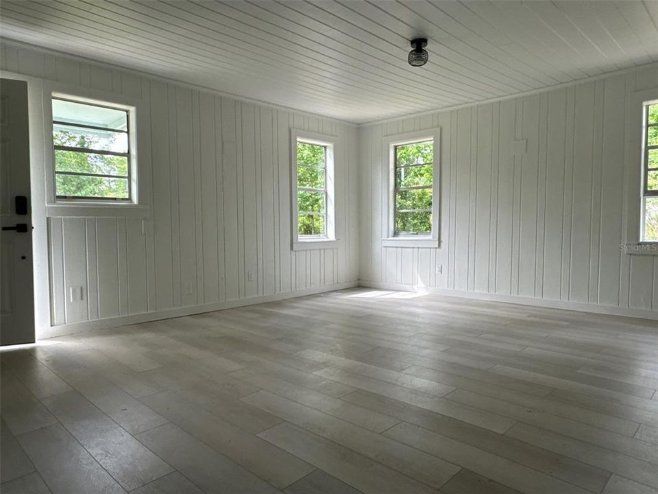 待售: $115,000 (2 贝兹, 1 浴室, 800 平方英尺)