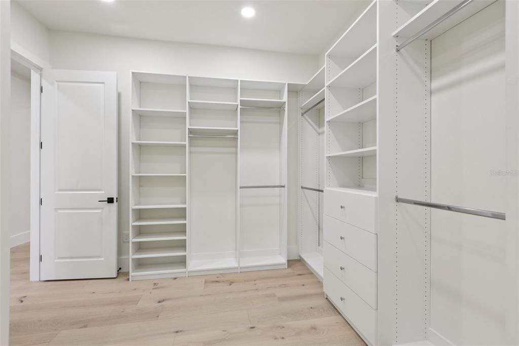 En Venta: $2,400,000 (5 camas, 4 baños, 5359 Pies cuadrados)