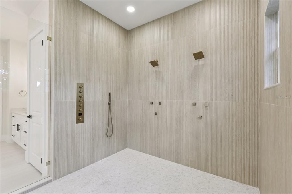 En Venta: $2,400,000 (5 camas, 4 baños, 5359 Pies cuadrados)