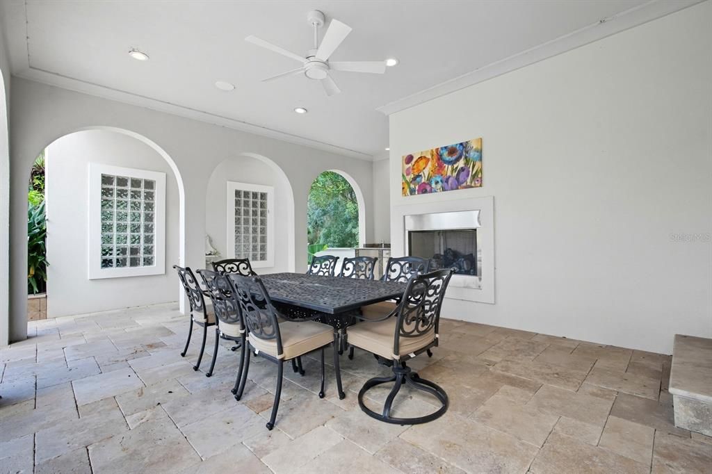 待售: $3,250,000 (5 贝兹, 4 浴室, 8180 平方英尺)