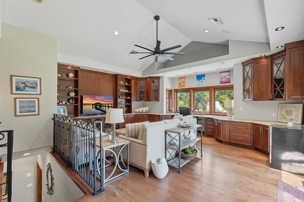 待售: $3,250,000 (5 贝兹, 4 浴室, 8180 平方英尺)