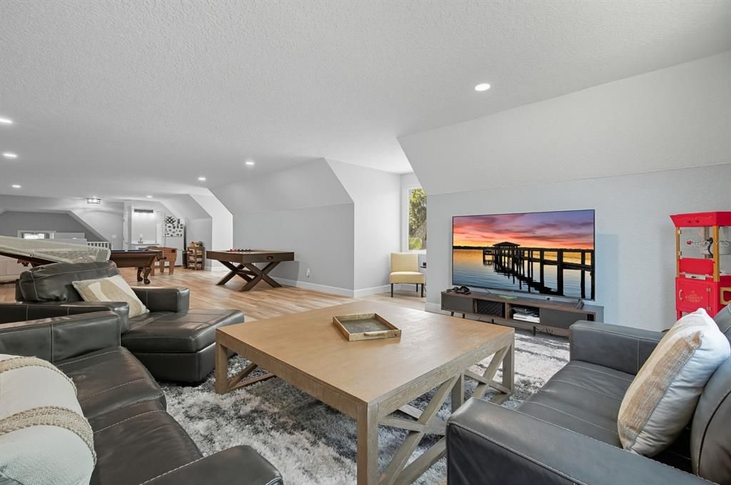 待售: $3,250,000 (5 贝兹, 4 浴室, 8180 平方英尺)