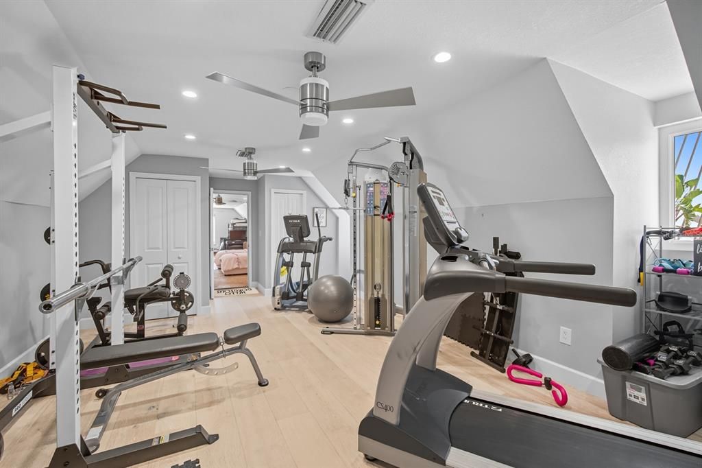 待售: $3,250,000 (5 贝兹, 4 浴室, 8180 平方英尺)