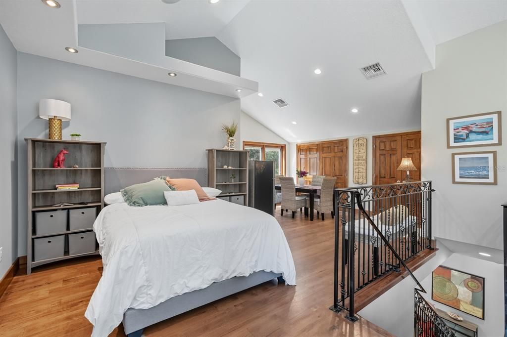 待售: $3,250,000 (5 贝兹, 4 浴室, 8180 平方英尺)