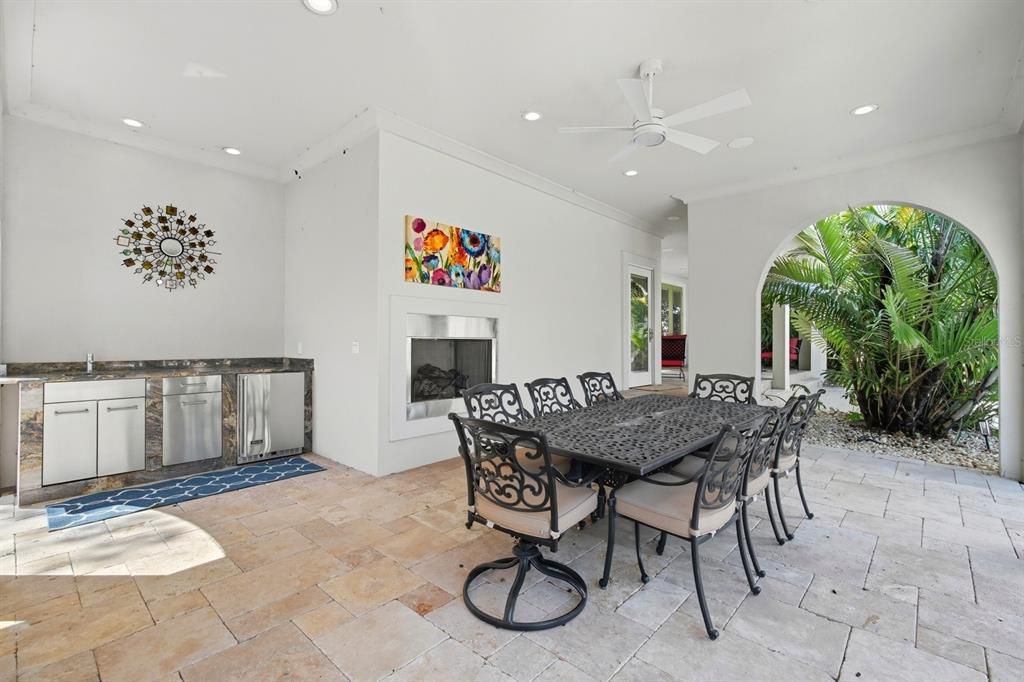 待售: $3,250,000 (5 贝兹, 4 浴室, 8180 平方英尺)