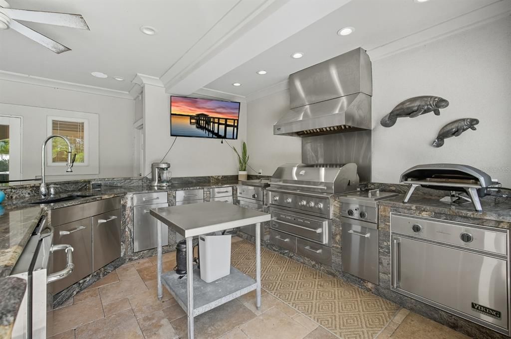 待售: $3,250,000 (5 贝兹, 4 浴室, 8180 平方英尺)