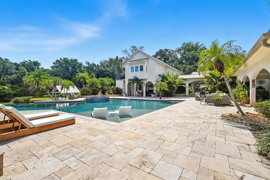 待售: $3,250,000 (5 贝兹, 4 浴室, 8180 平方英尺)