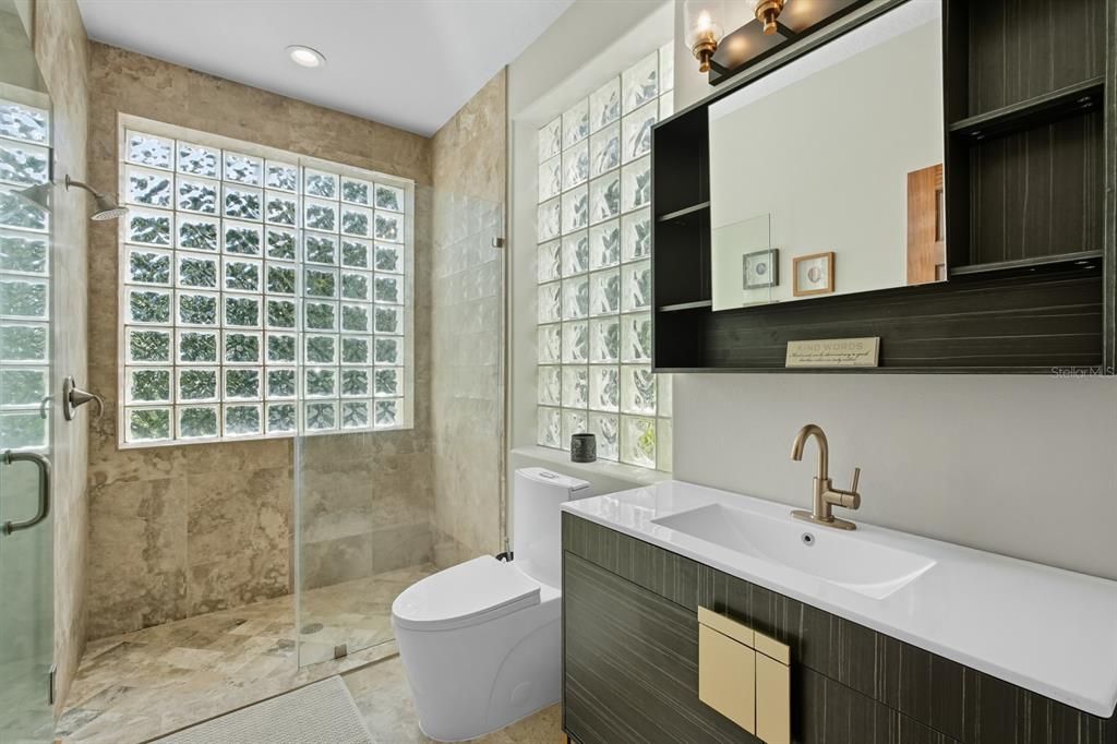 待售: $3,250,000 (5 贝兹, 4 浴室, 8180 平方英尺)