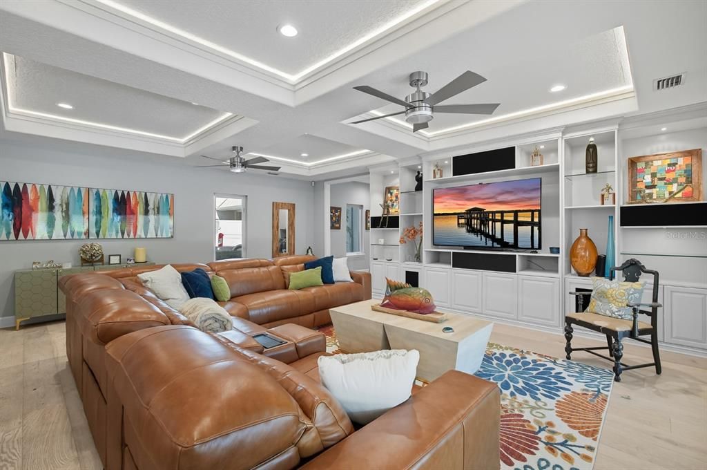 待售: $3,250,000 (5 贝兹, 4 浴室, 8180 平方英尺)