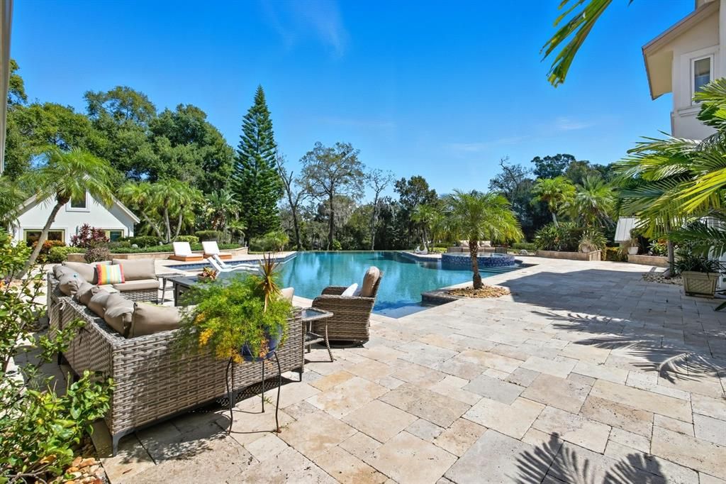 待售: $3,250,000 (5 贝兹, 4 浴室, 8180 平方英尺)