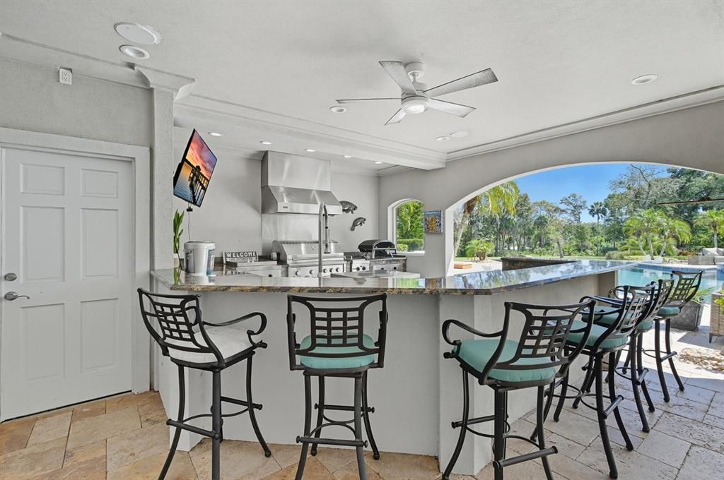 待售: $3,250,000 (5 贝兹, 4 浴室, 8180 平方英尺)