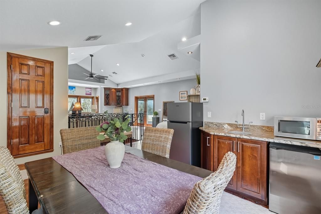 待售: $3,250,000 (5 贝兹, 4 浴室, 8180 平方英尺)