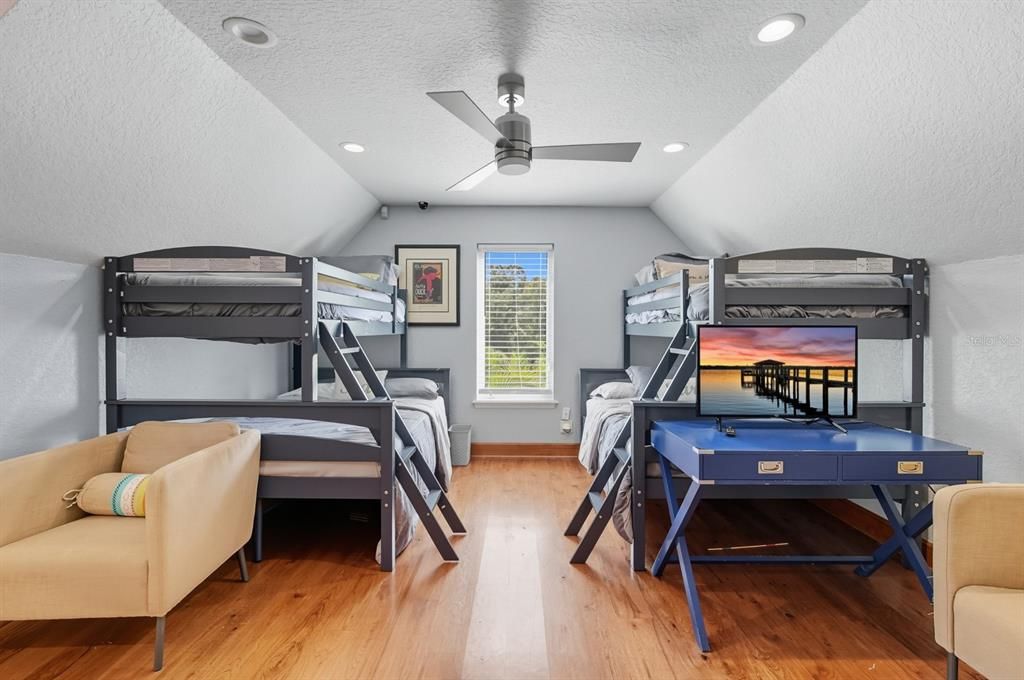 待售: $3,250,000 (5 贝兹, 4 浴室, 8180 平方英尺)