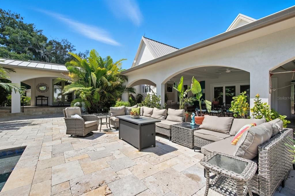 待售: $3,250,000 (5 贝兹, 4 浴室, 8180 平方英尺)