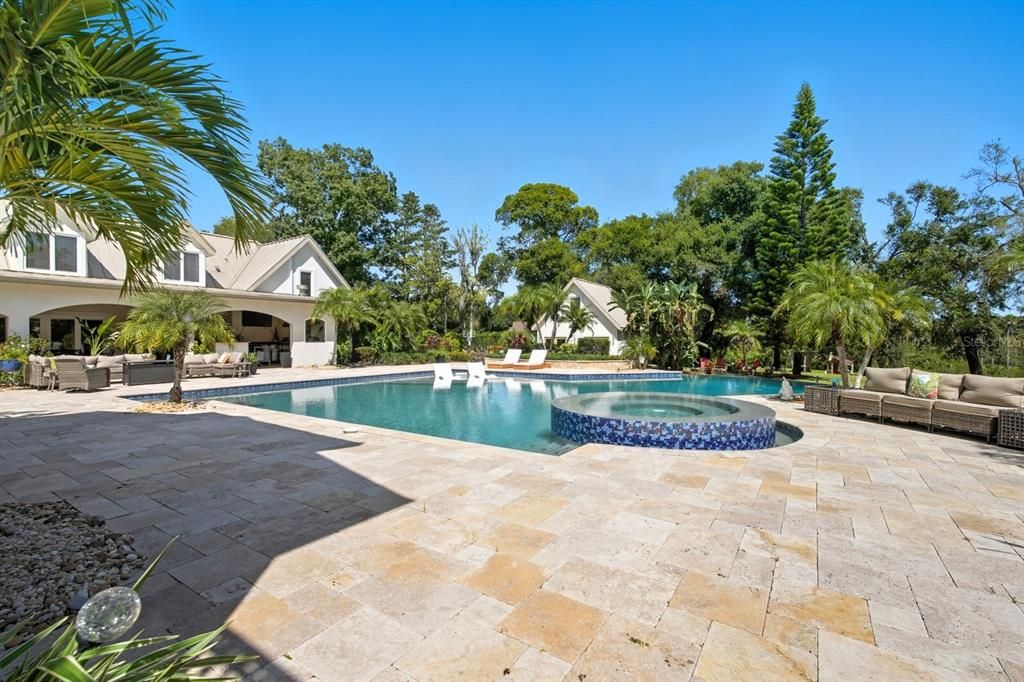 待售: $3,250,000 (5 贝兹, 4 浴室, 8180 平方英尺)