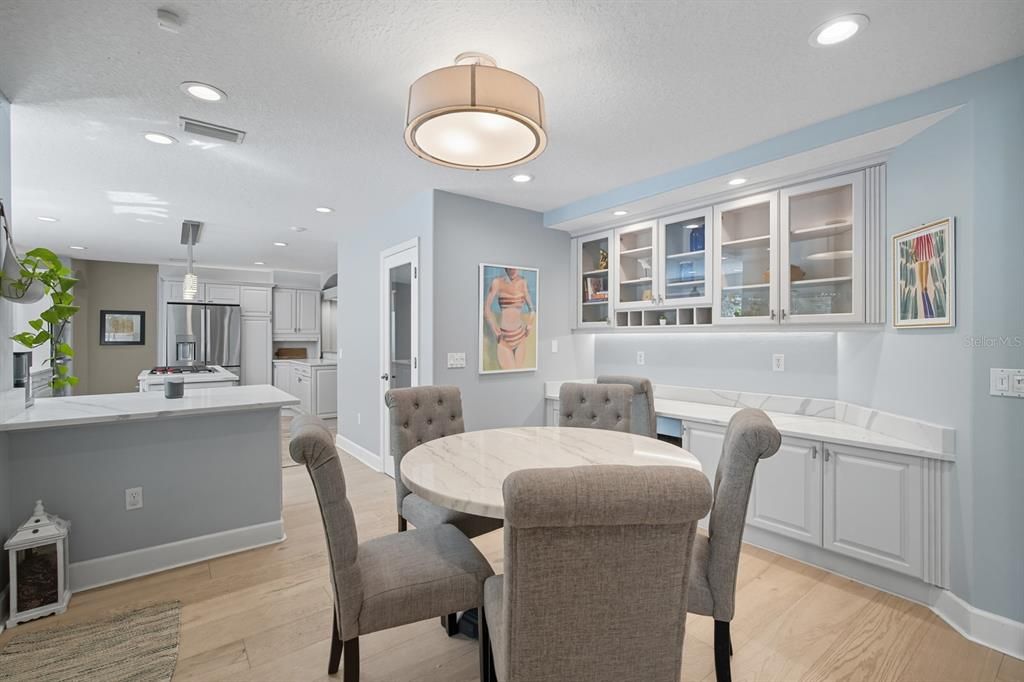 待售: $3,250,000 (5 贝兹, 4 浴室, 8180 平方英尺)