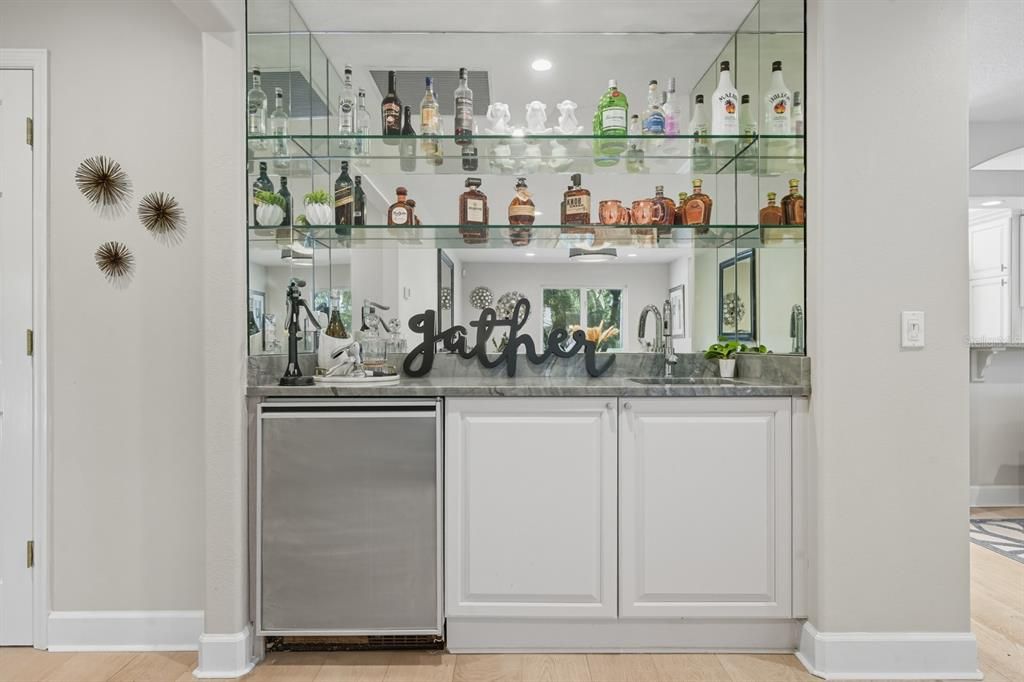 待售: $3,250,000 (5 贝兹, 4 浴室, 8180 平方英尺)