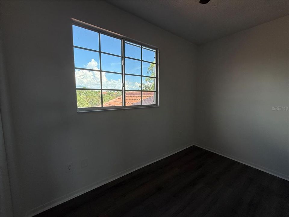 Active With Contract: $2,000 (3 beds, 3 baths, 1359 Square Feet)