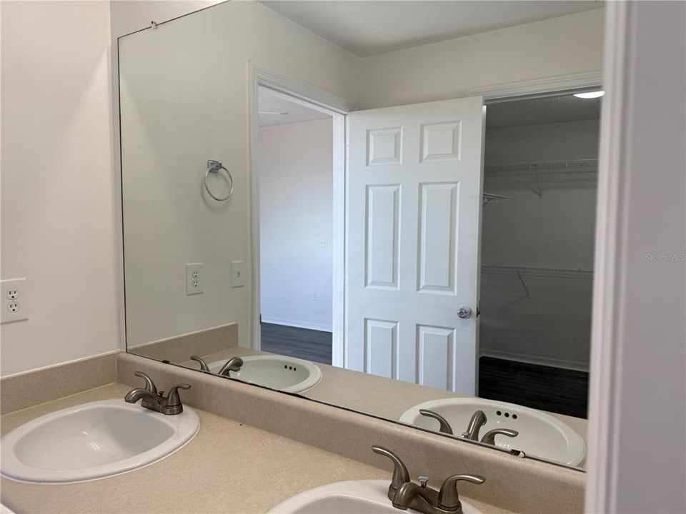Active With Contract: $2,000 (3 beds, 3 baths, 1359 Square Feet)