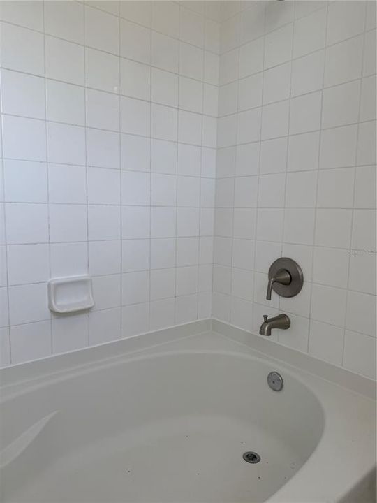 Active With Contract: $2,000 (3 beds, 3 baths, 1359 Square Feet)