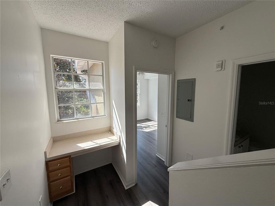 Active With Contract: $2,000 (3 beds, 3 baths, 1359 Square Feet)