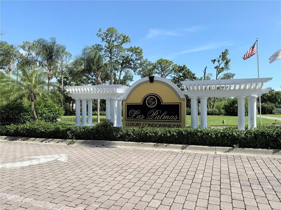 Active With Contract: $2,000 (3 beds, 3 baths, 1359 Square Feet)