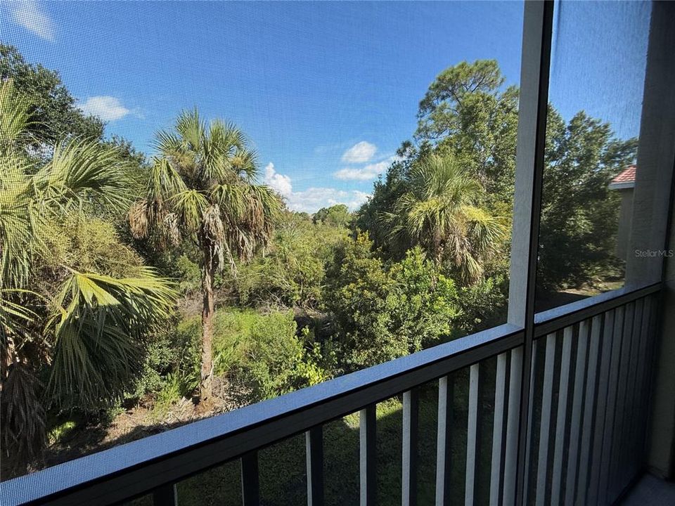 Active With Contract: $2,000 (3 beds, 3 baths, 1359 Square Feet)