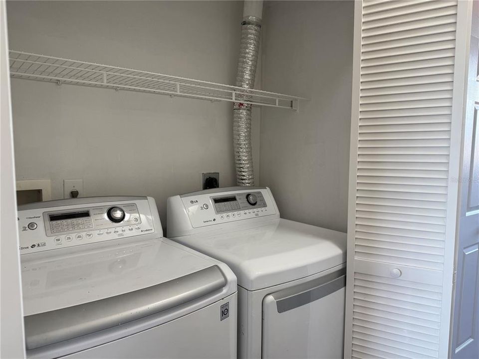 Active With Contract: $2,000 (3 beds, 3 baths, 1359 Square Feet)