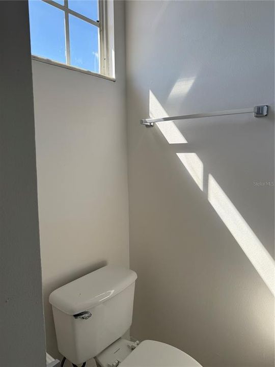 Active With Contract: $2,000 (3 beds, 3 baths, 1359 Square Feet)