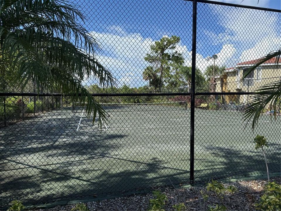 Active With Contract: $2,000 (3 beds, 3 baths, 1359 Square Feet)