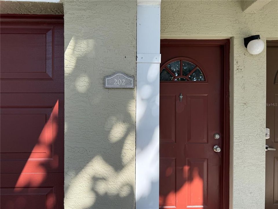 Active With Contract: $2,000 (3 beds, 3 baths, 1359 Square Feet)