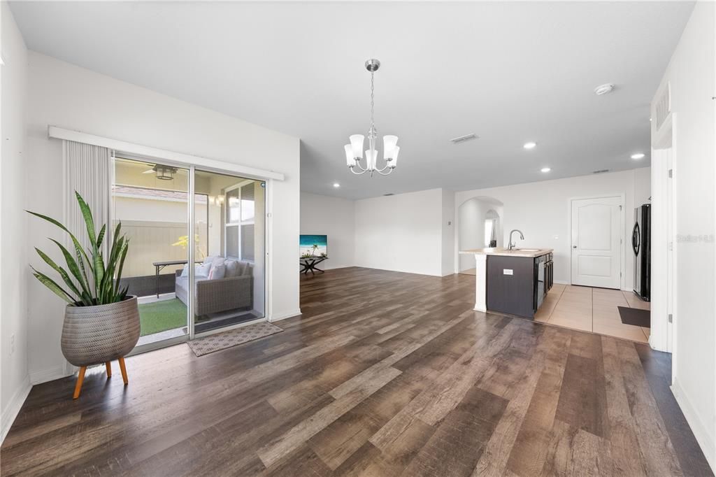 Activo con contrato: $325,000 (3 camas, 2 baños, 1690 Pies cuadrados)