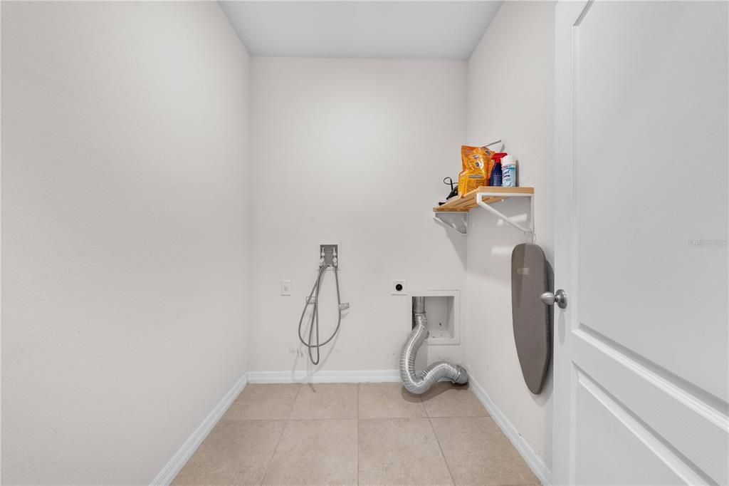 Activo con contrato: $325,000 (3 camas, 2 baños, 1690 Pies cuadrados)