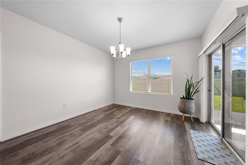 Activo con contrato: $325,000 (3 camas, 2 baños, 1690 Pies cuadrados)