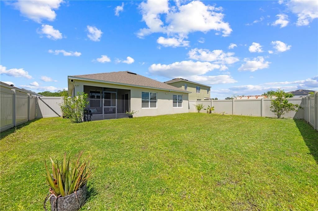 Activo con contrato: $325,000 (3 camas, 2 baños, 1690 Pies cuadrados)