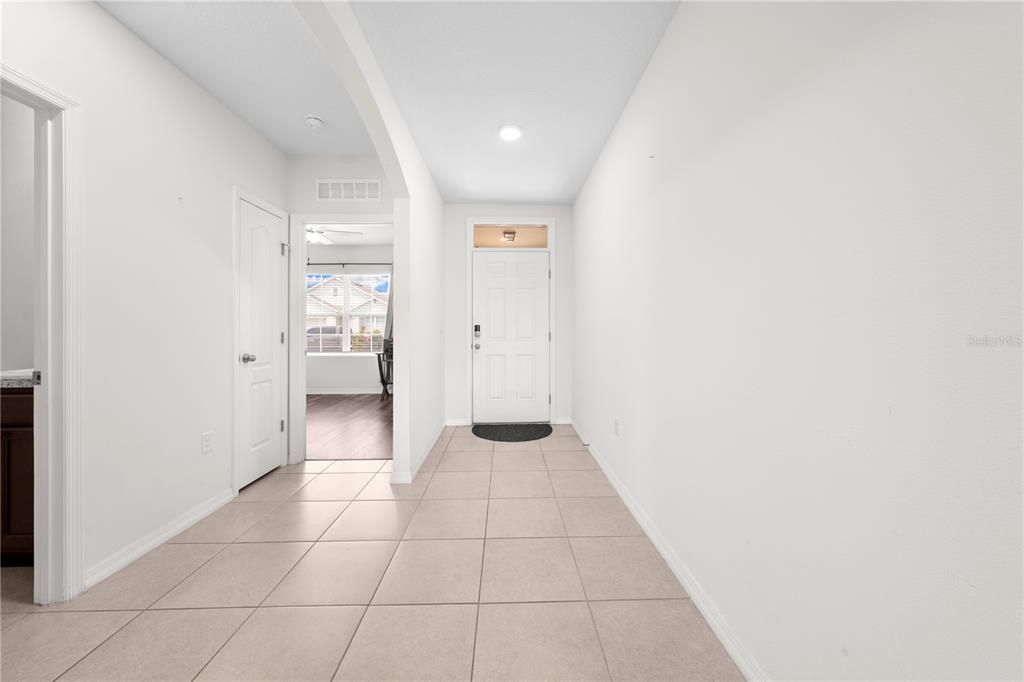 Activo con contrato: $325,000 (3 camas, 2 baños, 1690 Pies cuadrados)