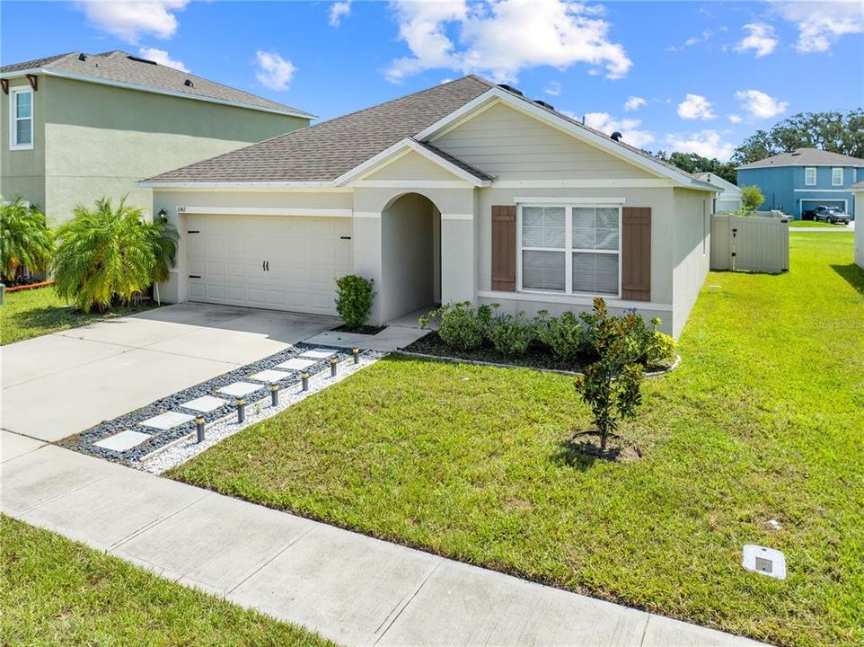 Activo con contrato: $325,000 (3 camas, 2 baños, 1690 Pies cuadrados)