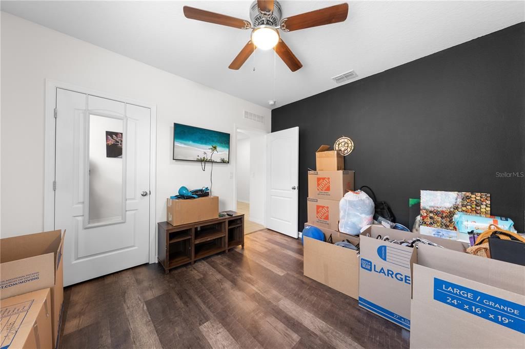 Activo con contrato: $325,000 (3 camas, 2 baños, 1690 Pies cuadrados)