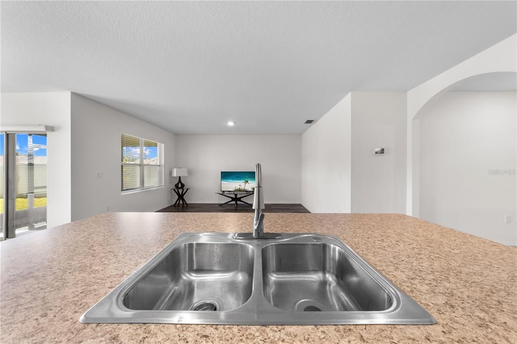 Activo con contrato: $325,000 (3 camas, 2 baños, 1690 Pies cuadrados)